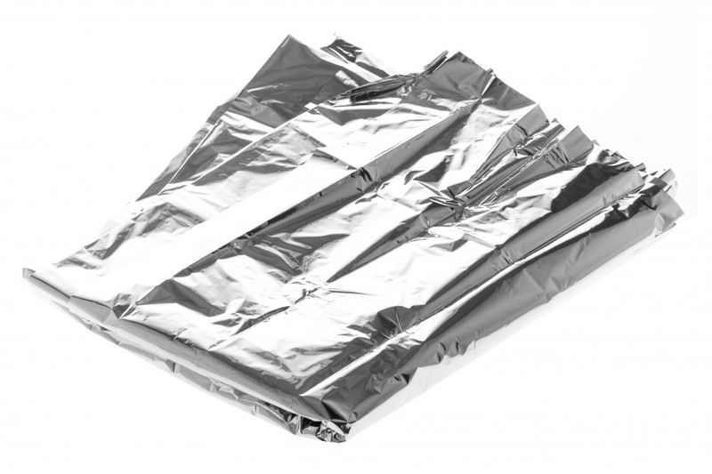 EMERGENCY BLANKET- NØDTEPPE FOR Å HOLDE VARMEN